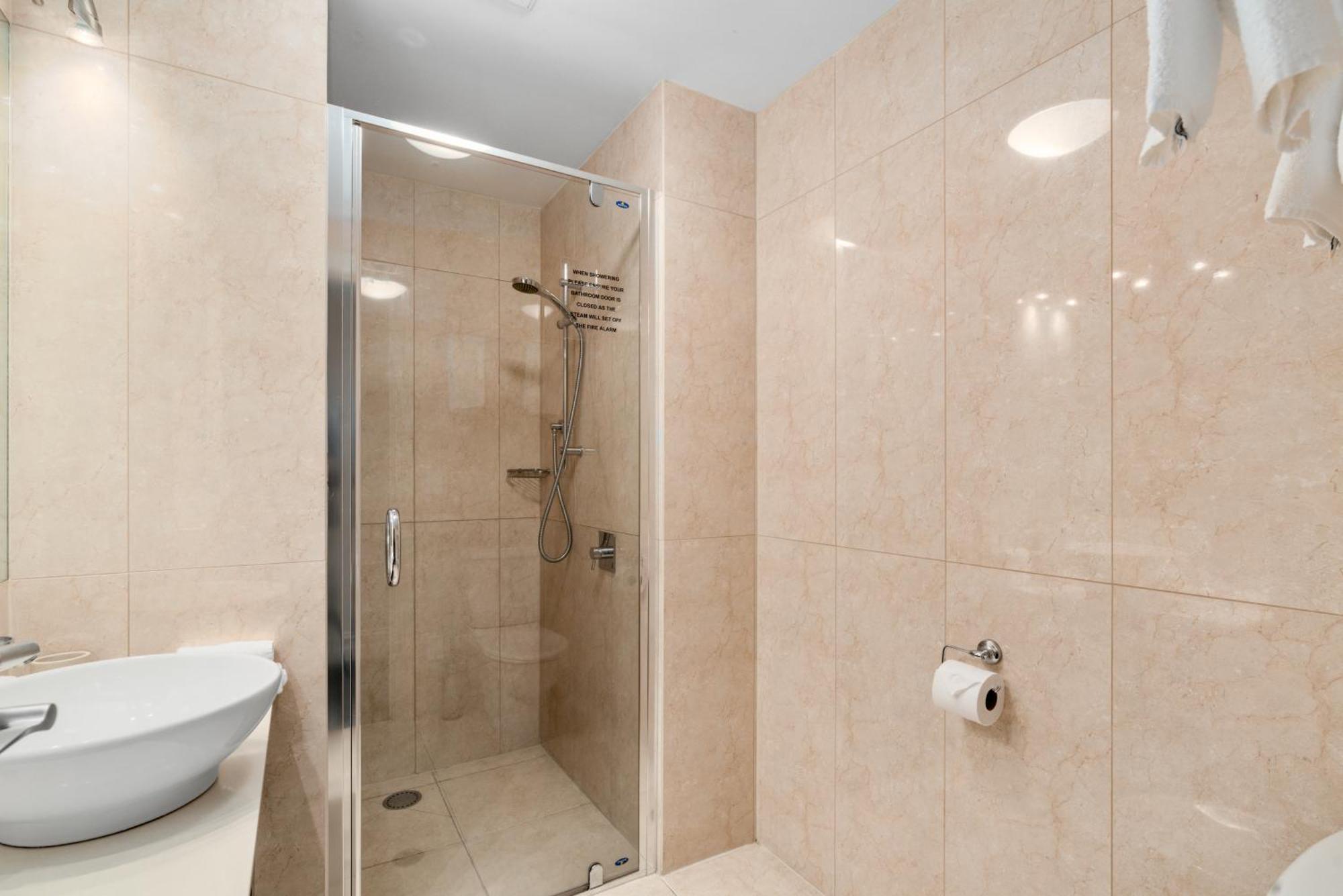 The Beacon - 2 Bedroom Town Center Apartment Queenstown Bagian luar foto