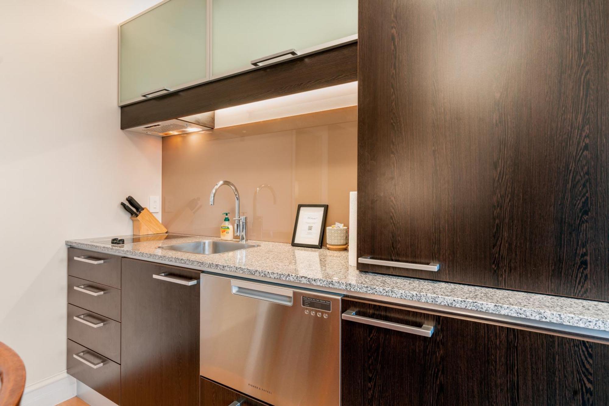 The Beacon - 2 Bedroom Town Center Apartment Queenstown Bagian luar foto