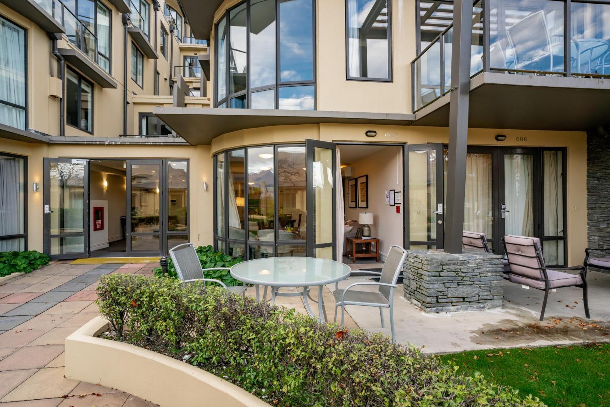 The Beacon - 2 Bedroom Town Center Apartment Queenstown Bagian luar foto